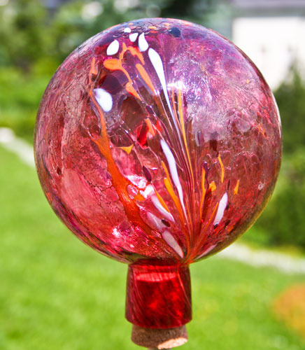 Lauschaer Glas Gartenkugel Rosenkugel mit Granulat rubinrot d 12cm mundgeblasen handgeformt